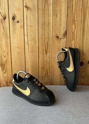 Жіночі класичні чорні кросівки кеди взуття nike cortez