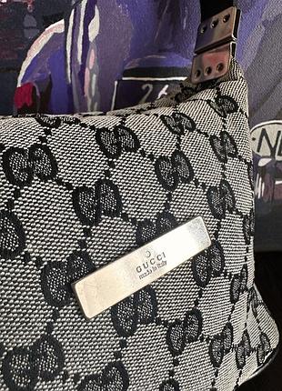 Маленька але вмістка сумочка gucci