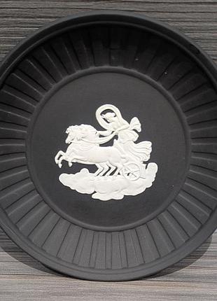 Колекційна декоративна тарілка wedgwood jasperware • black basalt • made in england