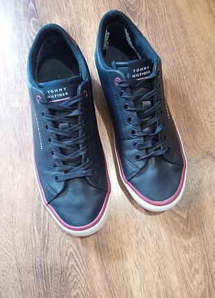 Продам мужские кроссовки бренда tommy hilfiger