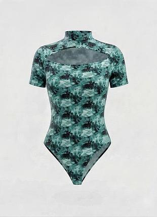 Боди prettylittlething с принтом змей и вырезом зеленое 38 размер uk 10