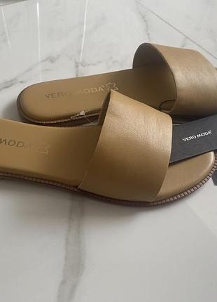 Мʼякенькі шльопки vero moda