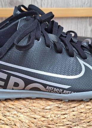 Футбольні бутси nike mercurial для тренувань і матчів на штучному покритті.