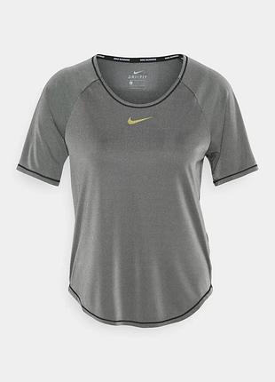 Спортивна футболка nike