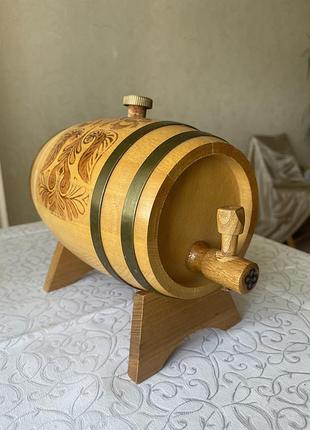 Деревянная дежка для вина.
