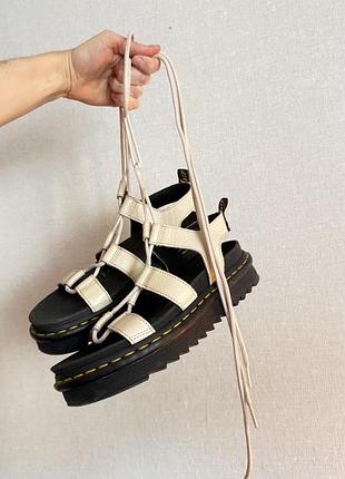 Босоніжки/сандалії dr. martens nartilla