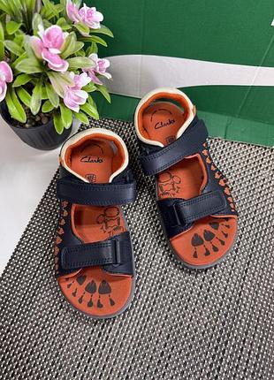Оригінальні босоніжки clarks липучка