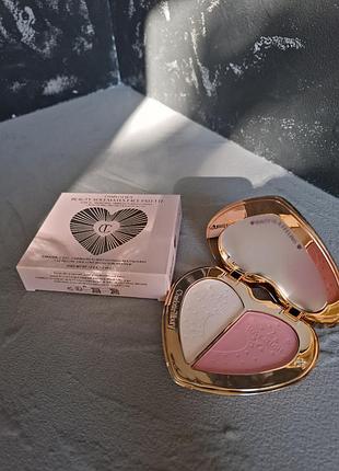 Ексклюзивна лімітована палетка-серце charlotte tilbury pillow talk beauty soulmates face palette у відтінку flawless pink.