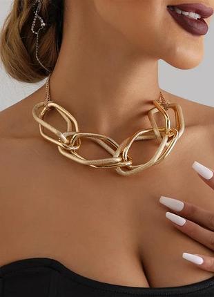 Кольє жіноче з великими фігурними елементами fashion jewelry золотисте