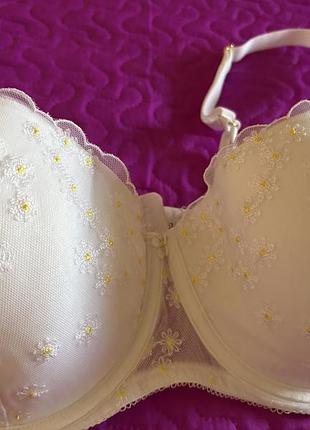 Білий бюстгальтер з вишивкою 36dd