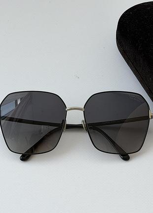 Оригінальні сонцезахисні окуляри tom ford.  стильна геометрична модель у металевій оправі. майже нові.