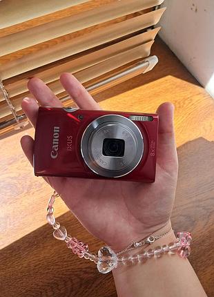 Глянцевий червоний фотоапарат «canon ixus 145»
