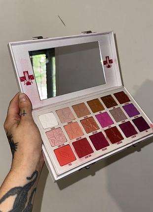 Палетка тіней jeffree star blood sugar