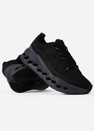 On cloudsurfer max black 4