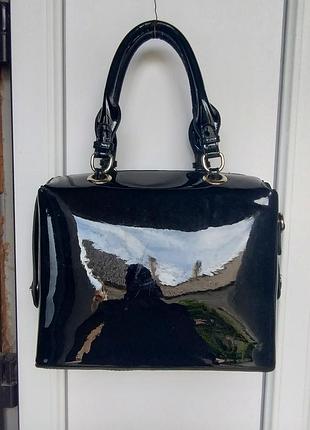 Сумка женская кожаная лакированная типа gilda tonelli.