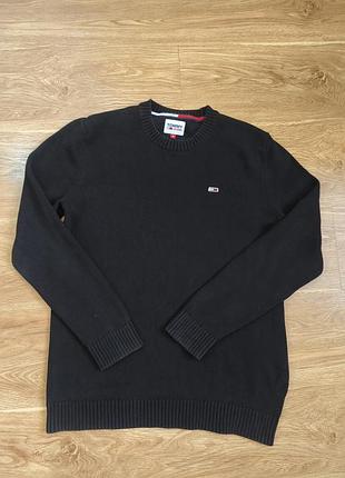 Свитер от бренда tommy hilfiger