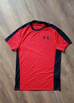 Брендова футболка under armour.