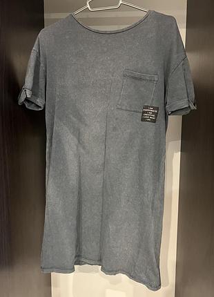 Сіра футболка вільного крою (варенка / acid wash) бренду bershka.