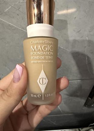 Тональний charlotte tilbury magic foundation