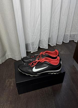 Шкіряні кросівки nike 40.5 чорні з червоними вставками спортивні шкіряні оригінальні