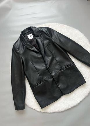 Пиджак удлиненный черный эко кожа zara