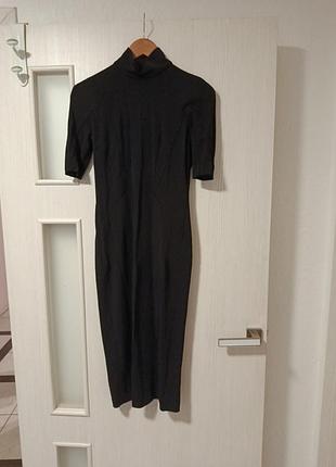 Платье футляр от pinko, вискоза, модель облегающая, на красивую фигуру, держит форму, рукава 3/4