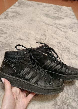 Теплые кроссовки adidas 38р