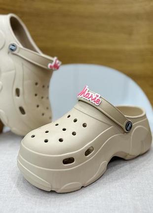 Нові 37/37.5 бежеві крокси гумові гума жіночі на високій підошві crocs шльопнці на щодень, для відпочинку, для дому, сланці, тапочки бежеві високі