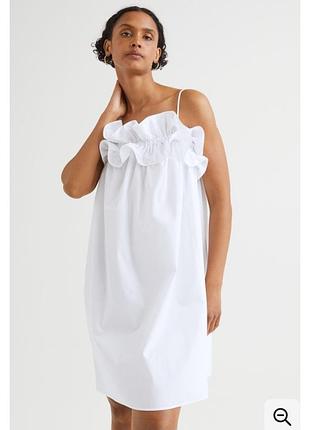 Белое платье h&amp;m с оборками выполненное из воздушной хлопковой ткани.