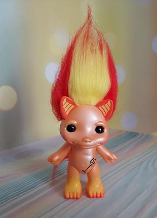 Игрушка zelfs от компании moose toys, модель lil' d firesprite. отличное состояние. высота игрушки с учетом волос 20 см.