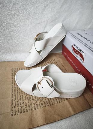 Шлепанцы на танкетке р.39. кожа. fitflop lulu resin-buckle leather cross slides