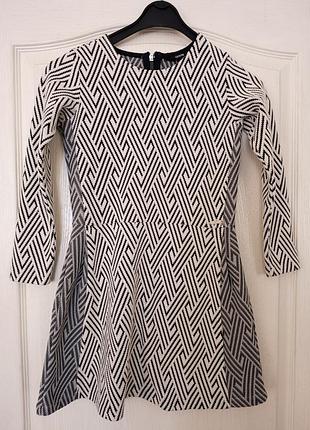 Хорошее платье для девочки guess, рост 140 см