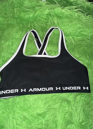 Спортивний топ в базовому чорному кольорі  under armour