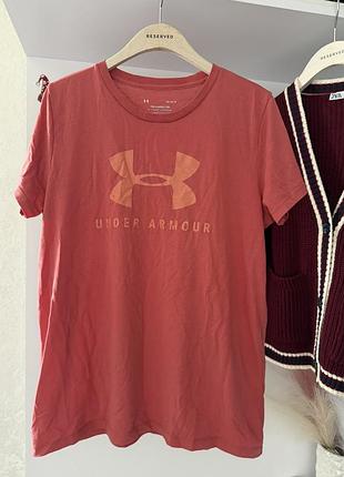 Красивая футболка under armour