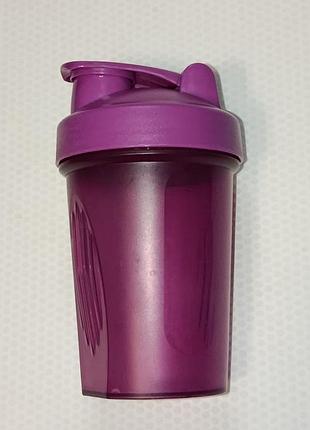 Спортивный шейкер blenderbottle classic 400 мл фиолетовый герметичный.