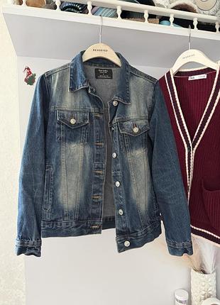 Крутая джинсовая куртка bershka