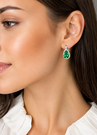 Серебряные серьги 925 пробы с английской застежкой зеленый фианит (cubic zirconia)