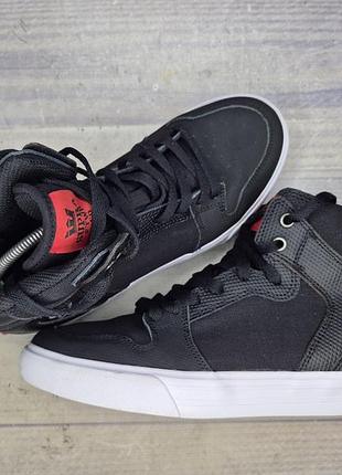 Высокие кроссовки supra