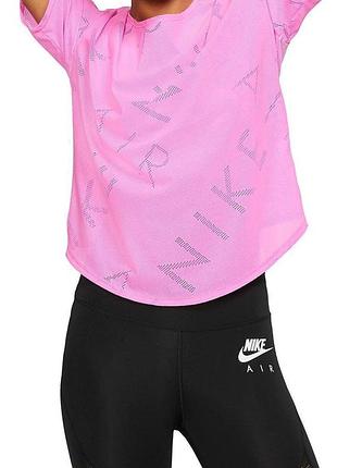 Легкая спортивная футболка nike