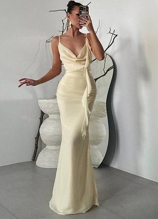Розпродаж сукня prettylittlething з рюшею