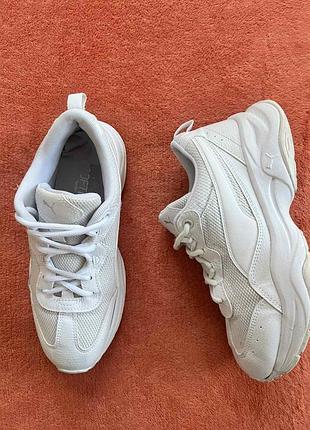 Кроссовки фирмы puma 37 размер по стельке 24 см