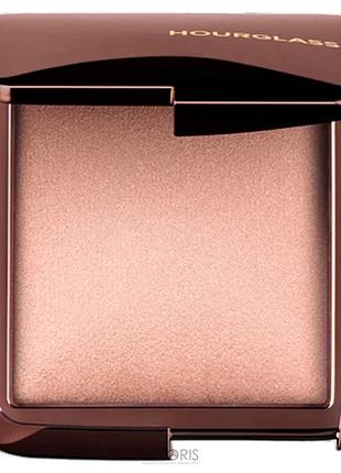 Ambient™ lighting finishing powder