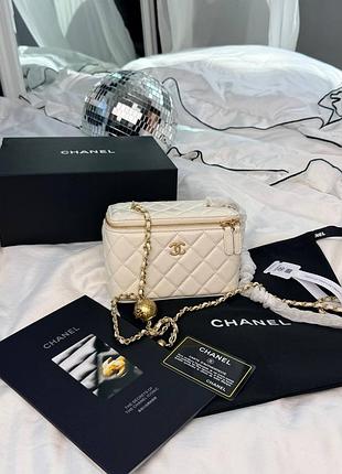 Женская сумка премиум mini vanity case in cream lambskin