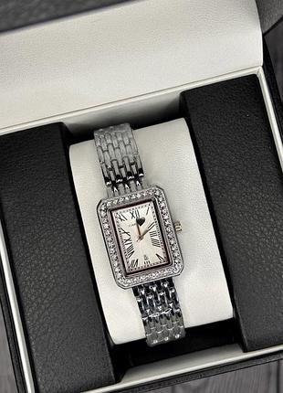Годинник у стилі cartier