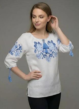 Сорочка жіноча домчена вишита біла вишиванка сірі квіти family look 42 44 46 48 50 52 54 56 58 60 44, білий із синьою вишивкою