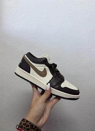 Nike jordan пляма збоку