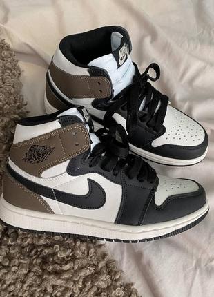 Женские кроссовки nike air jordan1 retro dark mocha