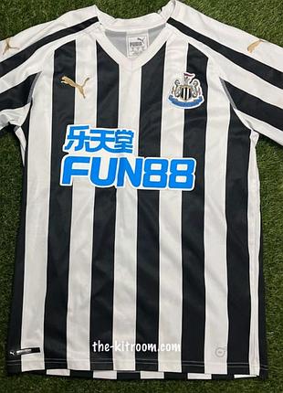 Домашня форма newcastle united сезону 2018/19, вироблена компанією puma.