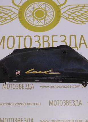 Бічний обтічник лівий honda lead af 20/hf 05