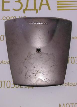 Накладка на клюв honda lead af48/jf06 (64302-gsca-0000) серый